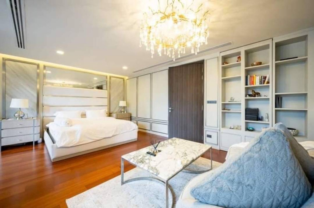 Quarter Sukhumvit 31: 4 bed 5 bath 79,000,000 Am: 0656199198