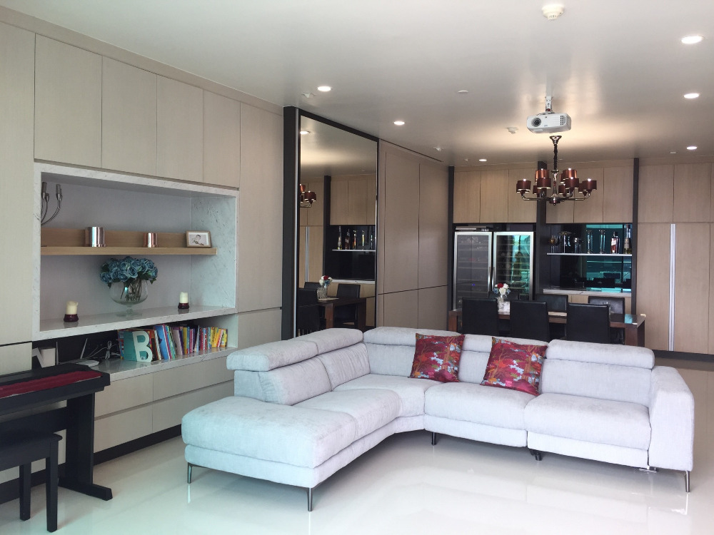 The Park Chidlom: 2bed 3bath + maid  145.51sqm 39,000,000 Am: 0656199198