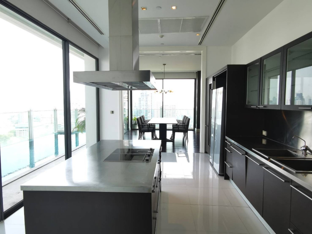 Le Raffine 39: Duplex 3bed 4bath + maid 365sqm. 69,000,000 Am: 0656199198