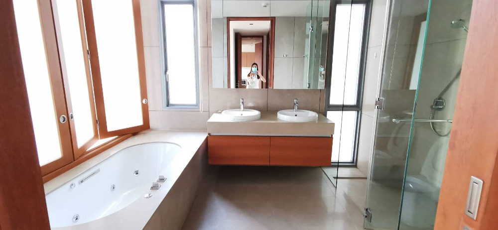 Sukhothai Residences: 1bed 2bath 122sqm. 43,000,000 Am: 0656199198