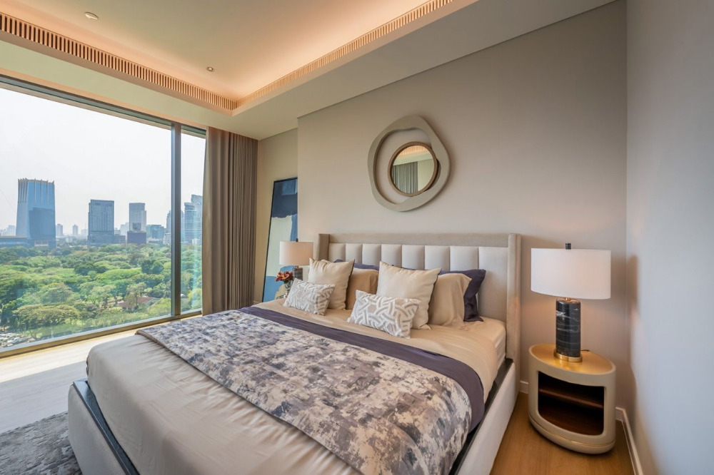 Sindhorn Tonson: 1bed 1bath 87sqm. 19,900,000 Brandnew Fully Furnished high fl. Am: 0656199198