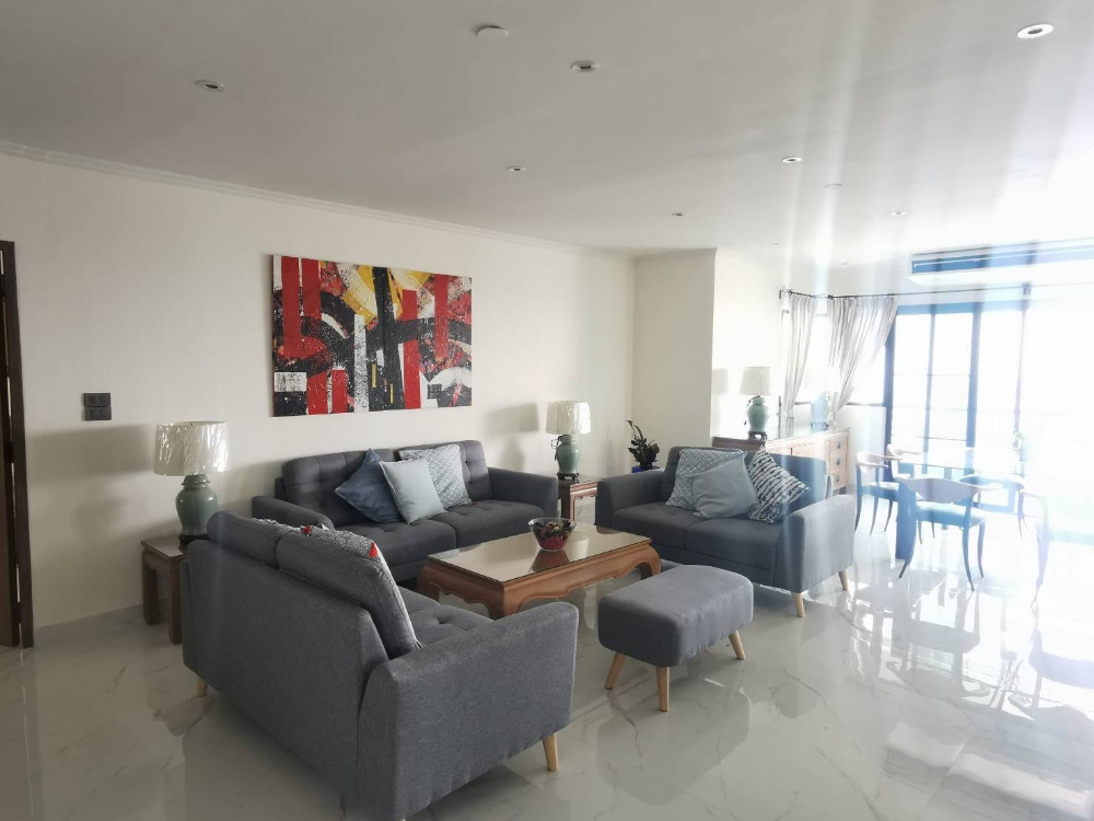 Sathorn Garden: 230sqm. 3bed 4bath + maid 31,000,000 Am: 0656199198