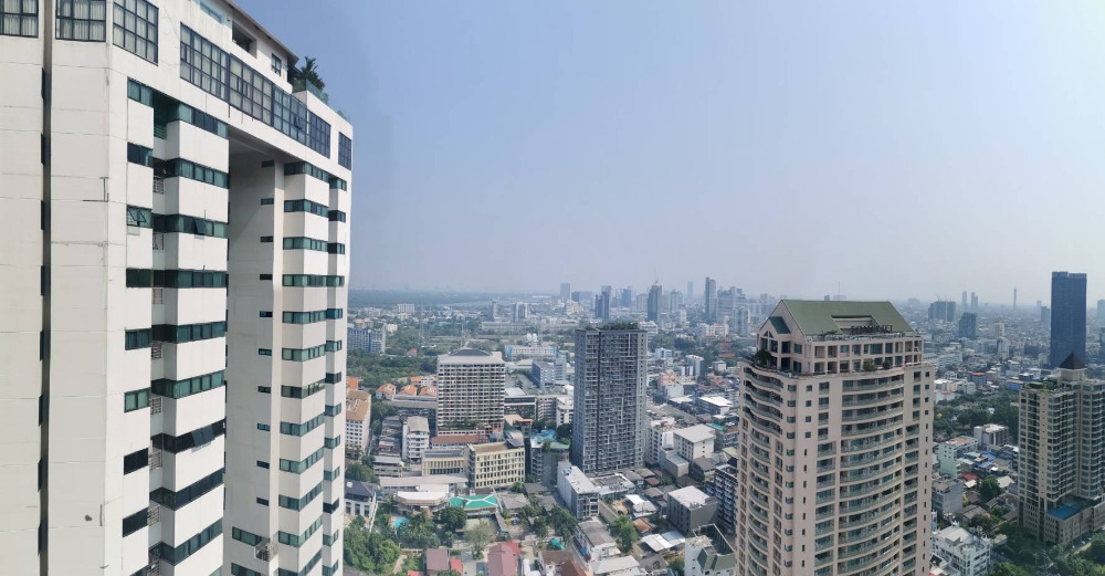 Sathorn Garden: 230sqm. 3bed 4bath + maid 31,000,000 Am: 0656199198