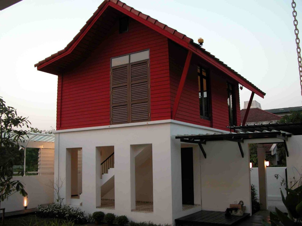 House Soonvijai Rama 9: 4bed 4bath + maid 265 sqwah 300 sqm. 140,000/mth Am: 0656199198