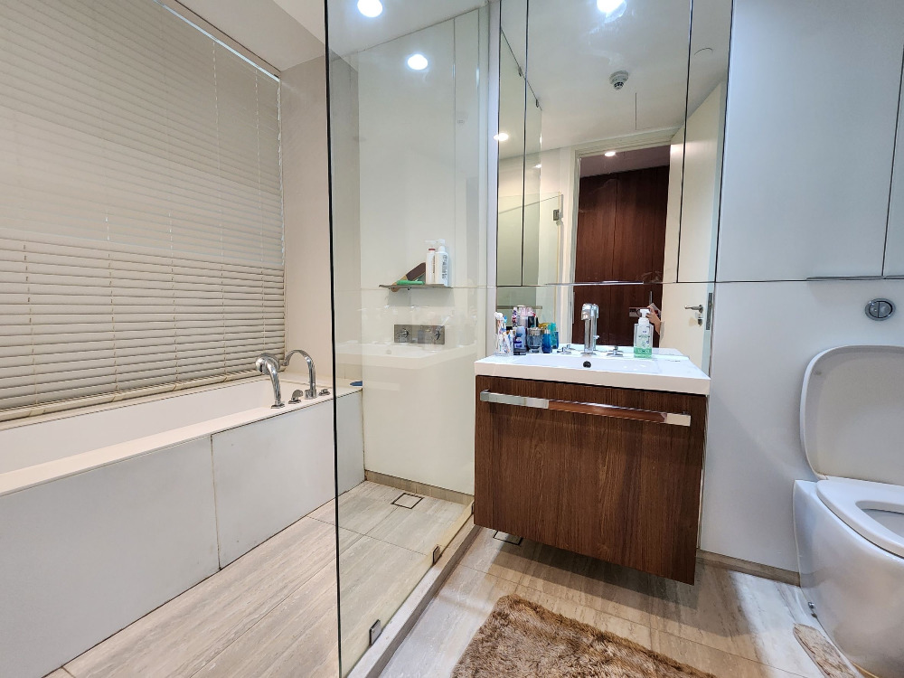 185 Rajadamri: 2bed 2bath 126sqm. 120,000/mth Am: 0656199198