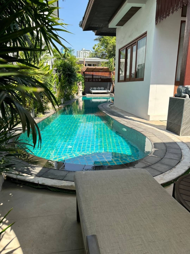 House for rent in Thonglor: 5bed 5bath Large private pool 550,000/mth Am: 0656199198