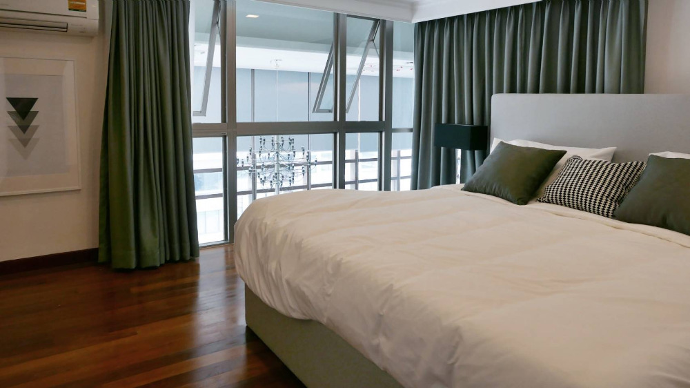 The Emporio Place Sukhumvit 24: 2bed 2bath Duplex + study 140.58sqm. 26,800,000 Am: 0656199198