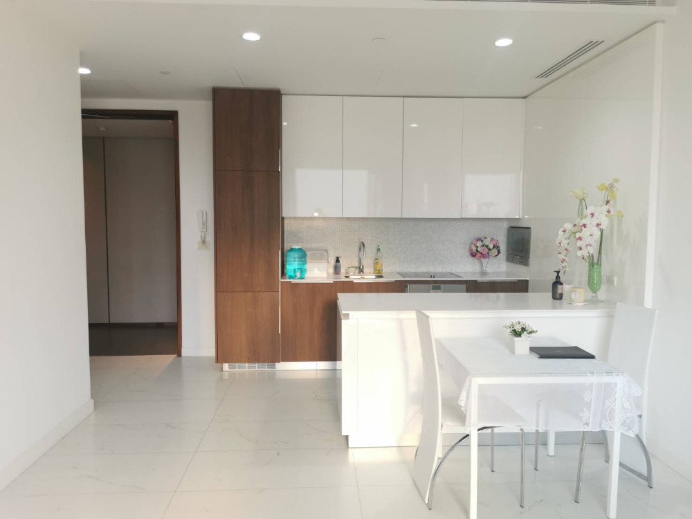 185 Rajadamri: 1bed 1bath  69.52sqm 70,000/mth Am: 0656199198