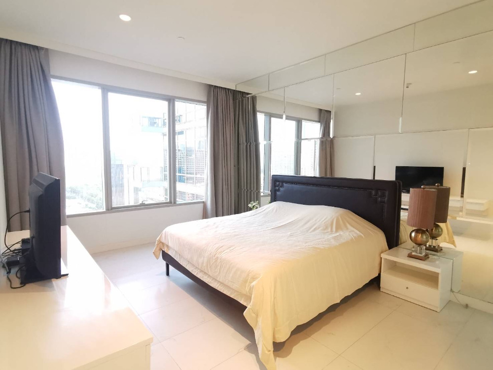 185 Rajadamri: 1bed 1bath  69.52sqm 70,000/mth Am: 0656199198