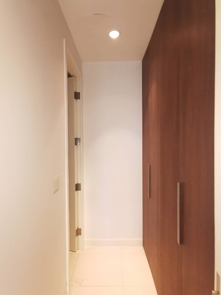 185 Rajadamri: 1bed 1bath  69.52sqm 70,000/mth Am: 0656199198