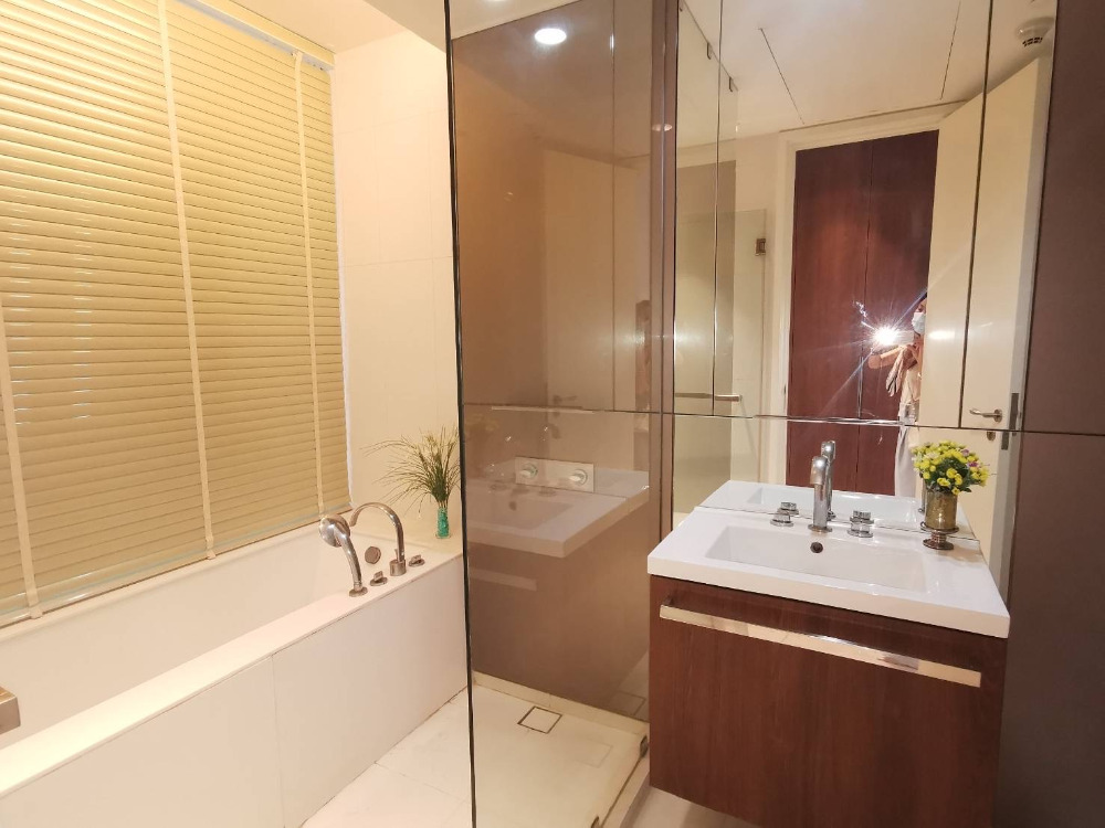 185 Rajadamri: 1bed 1bath  69.52sqm 70,000/mth Am: 0656199198