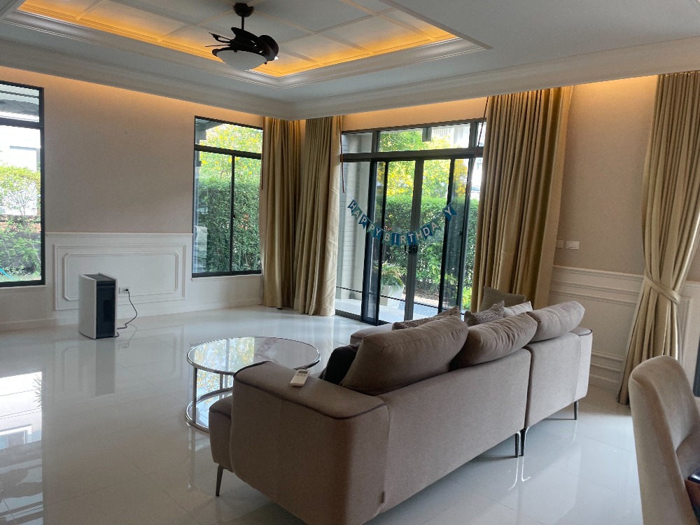 The Palm Phattanakarn 38 3bed 4bath 280sqm. 180,000/mth Am: 0656199198