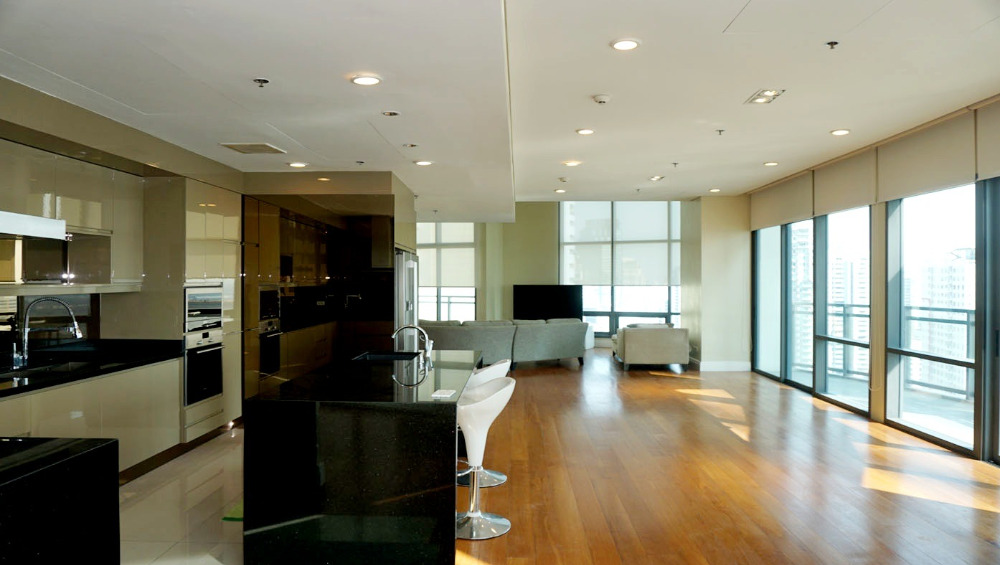 Bright Sukhumvit 24: 6bed 6bath Duplex 365sqm. 200,000/mth Am: 0656199198