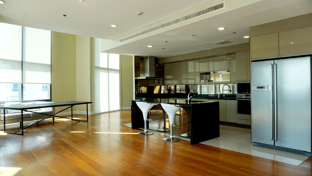 Bright Sukhumvit 24: 6bed 6bath Duplex 365sqm. 200,000/mth Am: 0656199198