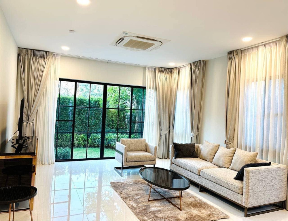 Nantawan Rama 9-New Krungthep Kreetha: 103.8 sqw 302sqm. 230,000/mth Am: 0656199198