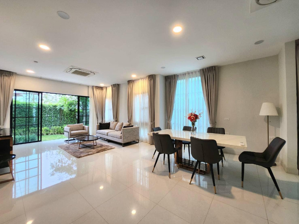 Nantawan Rama 9-New Krungthep Kreetha: 103.8 sqw 302sqm. 230,000/mth Am: 0656199198