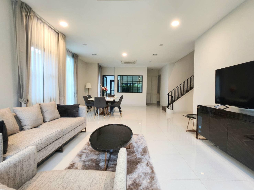 Nantawan Rama 9-New Krungthep Kreetha: 103.8 sqw 302sqm. 230,000/mth Am: 0656199198