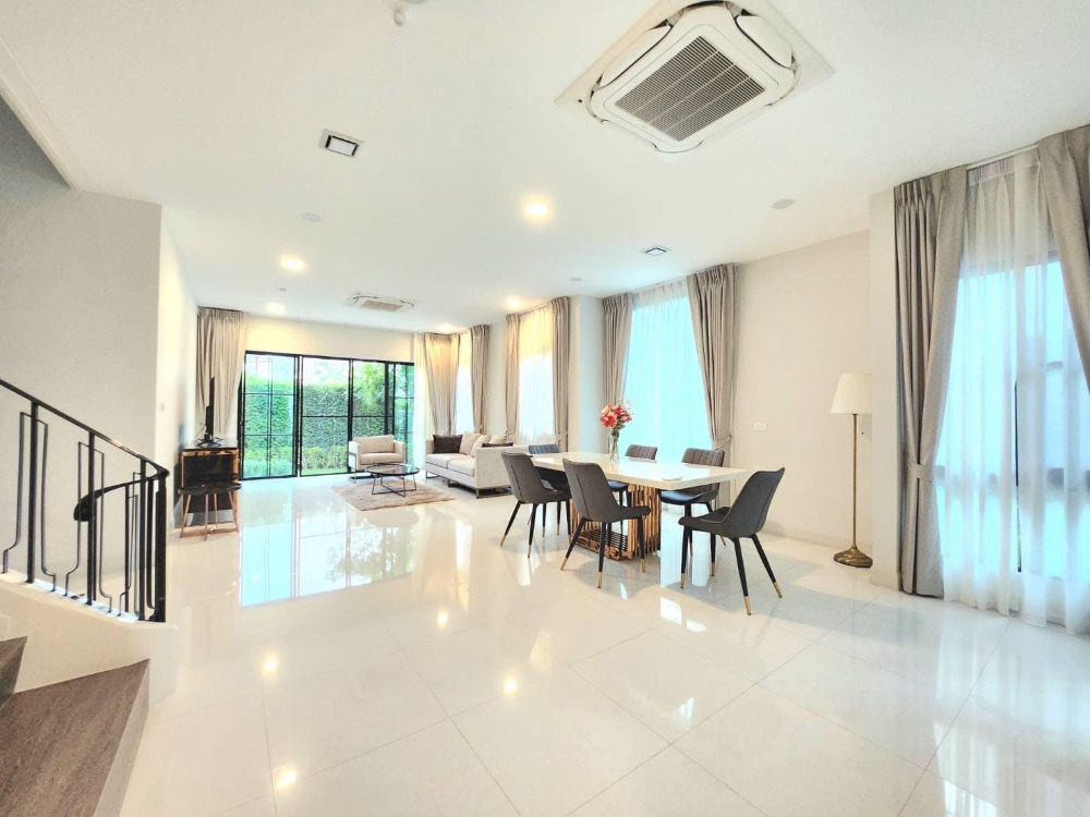 Nantawan Rama 9-New Krungthep Kreetha: 103.8 sqw 302sqm. 230,000/mth Am: 0656199198