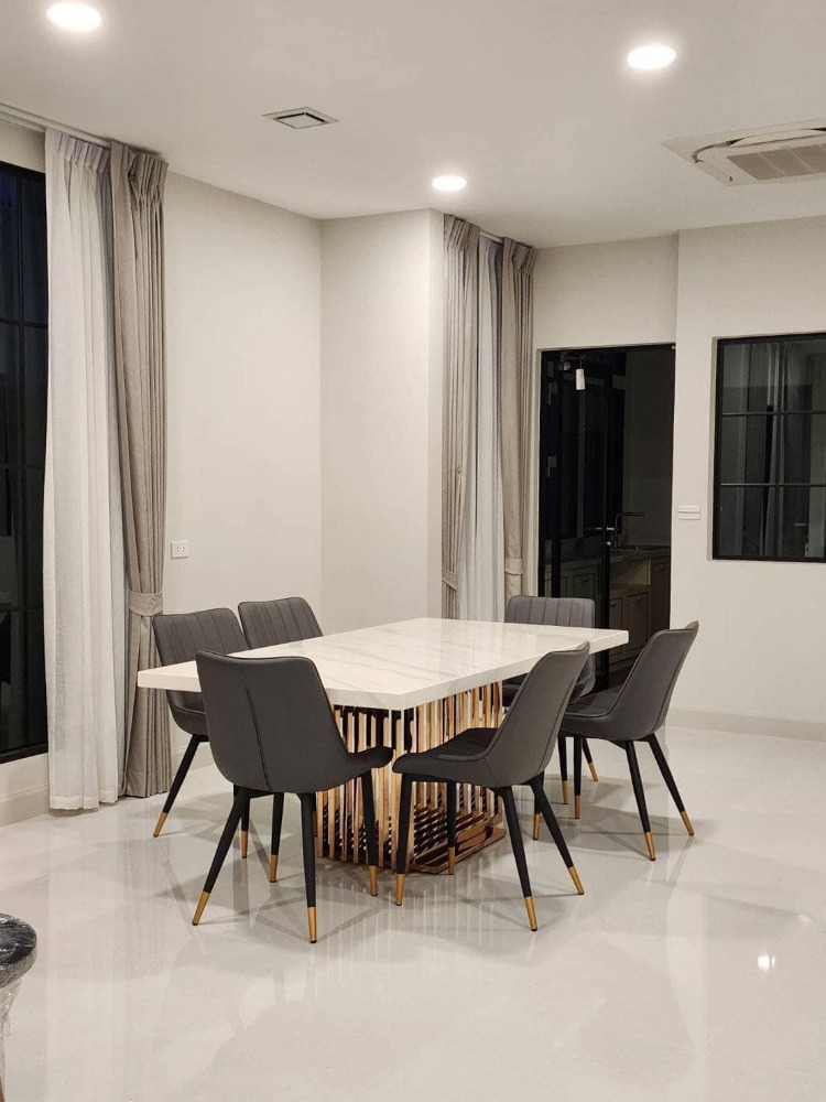 Nantawan Rama 9-New Krungthep Kreetha: 103.8 sqw 302sqm. 230,000/mth Am: 0656199198