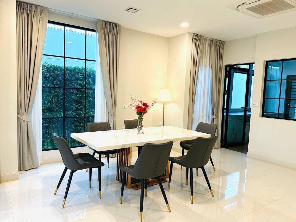 Nantawan Rama 9-New Krungthep Kreetha: 103.8 sqw 302sqm. 230,000/mth Am: 0656199198