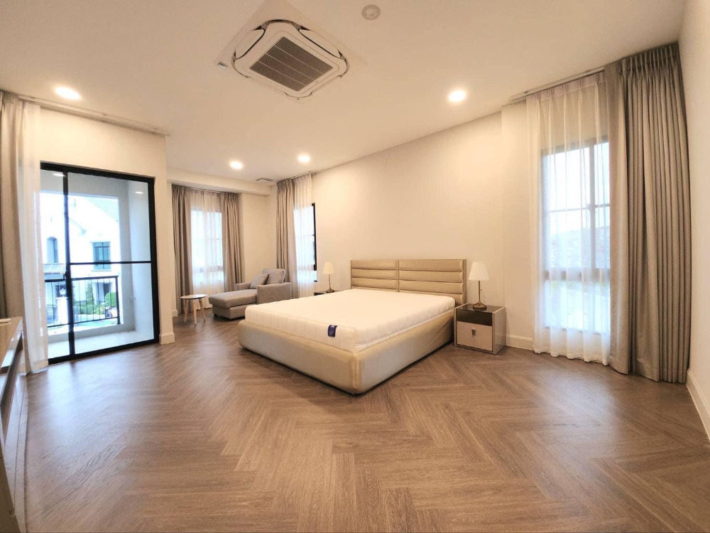 Nantawan Rama 9-New Krungthep Kreetha: 103.8 sqw 302sqm. 230,000/mth Am: 0656199198