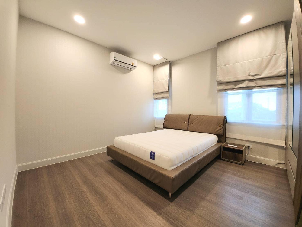 Nantawan Rama 9-New Krungthep Kreetha: 103.8 sqw 302sqm. 230,000/mth Am: 0656199198