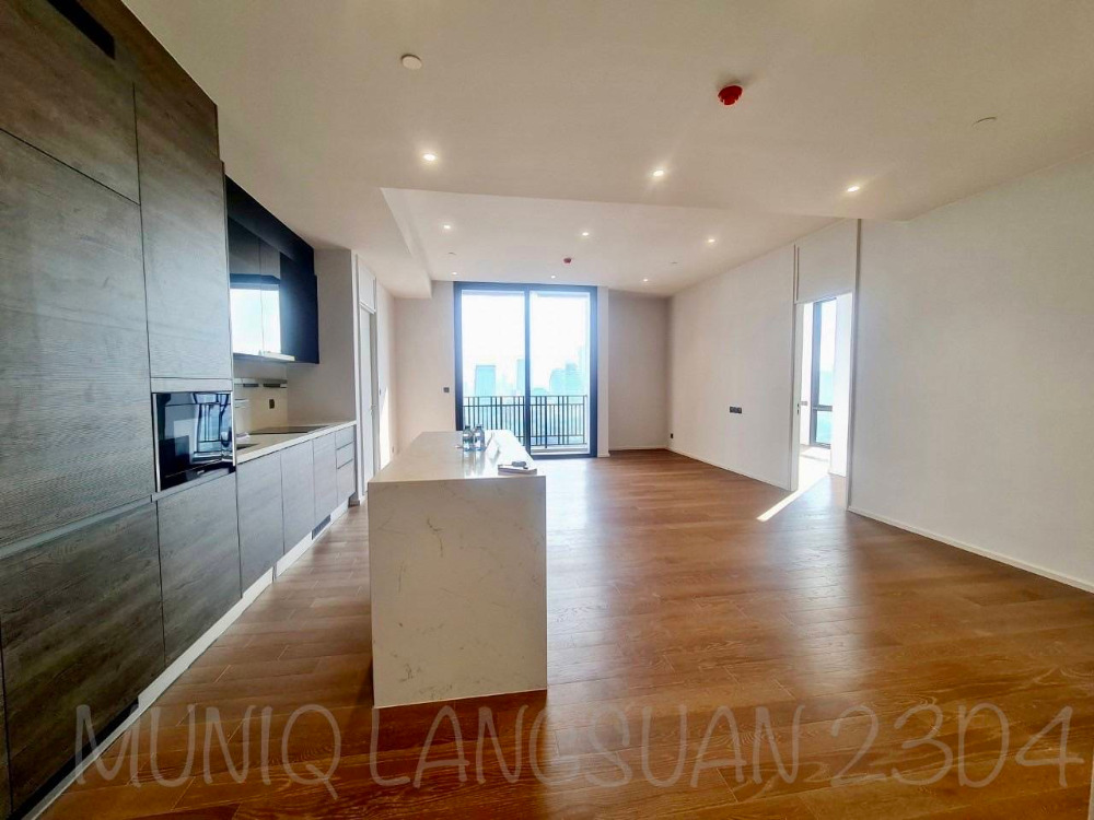 Muniq Langsuan: 3bed 4bath 123.29sqm. 200,000/mth Am: 0656199198