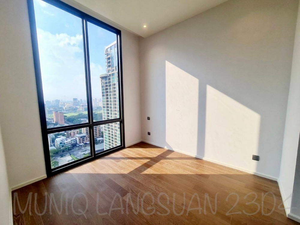 Muniq Langsuan: 3bed 4bath 123.29sqm. 200,000/mth Am: 0656199198