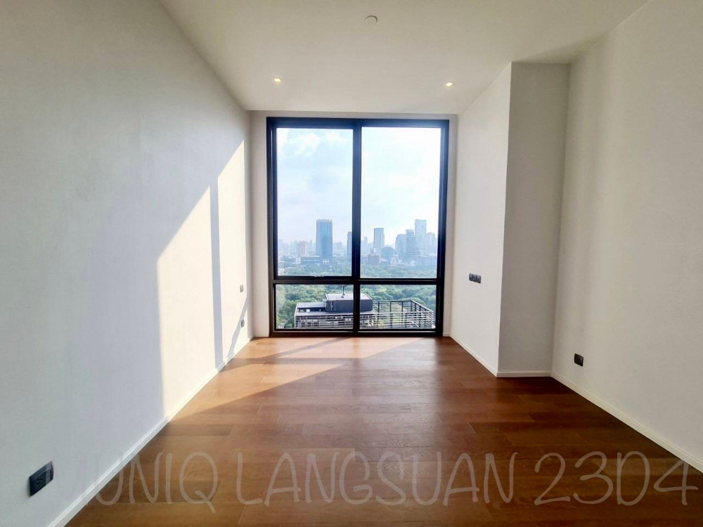 Muniq Langsuan: 3bed 4bath 123.29sqm. 200,000/mth Am: 0656199198