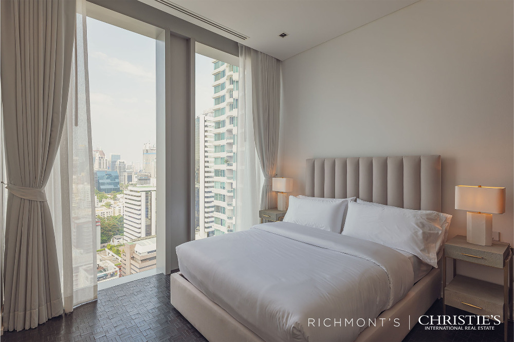 The Ritz Carlton Residences: 3bed 3bath 212.47sqm. 81,500,000 Am: 0656199198