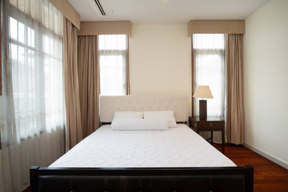 Baan Sansiri Sukhumvit 67 4bed 5bath 275,000/mth Am: 0656199198