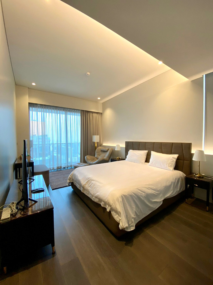 TELA Thonglor: 3bed 3bath 201.80sqm 199,000/mth Am: 0656199198