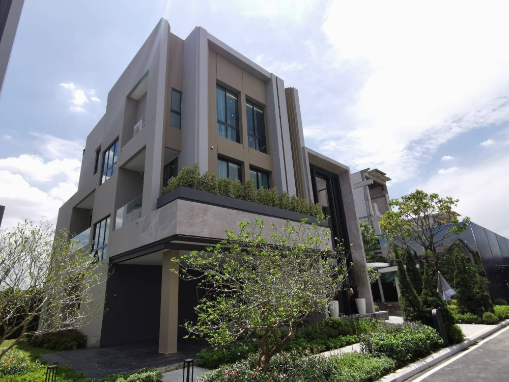 Grand Bangkok Boulevard Rama 9 Krungthep Kreetha: 5bed 6bath 102.9sqwah 593 sqm. 45,000,000 Am: 0656199198