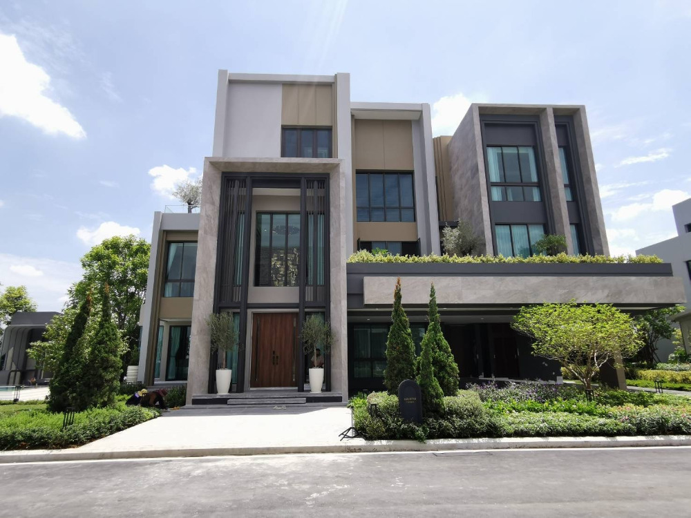 Grand Bangkok Boulevard Rama 9 Krungthep Kreetha: 5bed 6bath 102.9sqwah 593 sqm. 45,000,000 Am: 0656199198