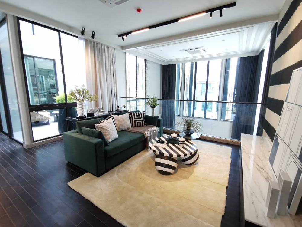 Grand Bangkok Boulevard Rama 9 Krungthep Kreetha: 5bed 6bath 102.9sqwah 593 sqm. 45,000,000 Am: 0656199198