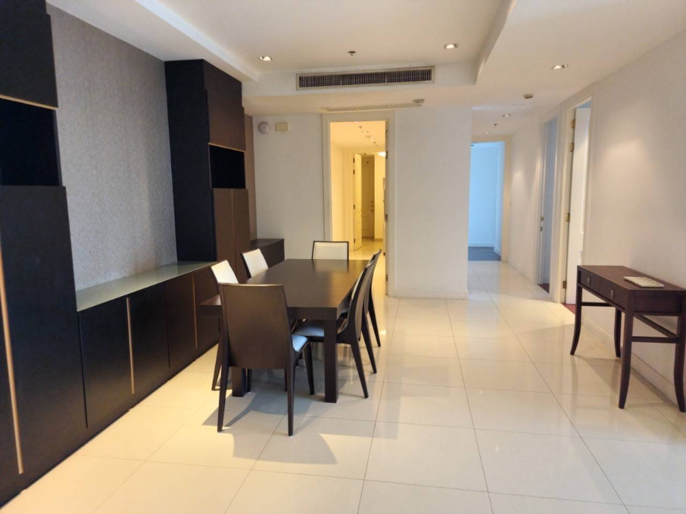 Athenee Residence: 3bed 3.5bath + maid 178sqm. 150,000/mth Am: 0656199198