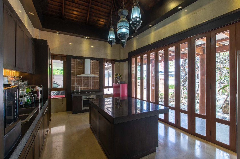 House Nuanchan (นวลจันทร์) Ramindra: 386 sqwah 1,544 sqm. 5bed 8bath 100,000,000 Am: 0656199198