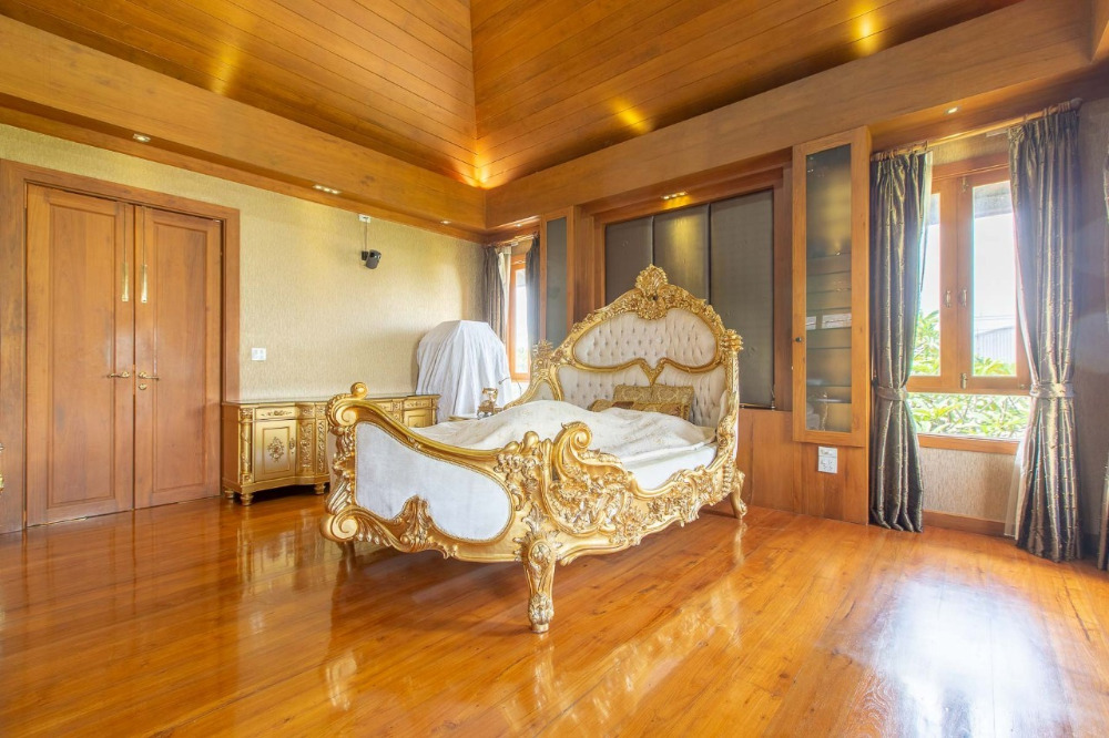 House Nuanchan (นวลจันทร์) Ramindra: 386 sqwah 1,544 sqm. 5bed 8bath 100,000,000 Am: 0656199198