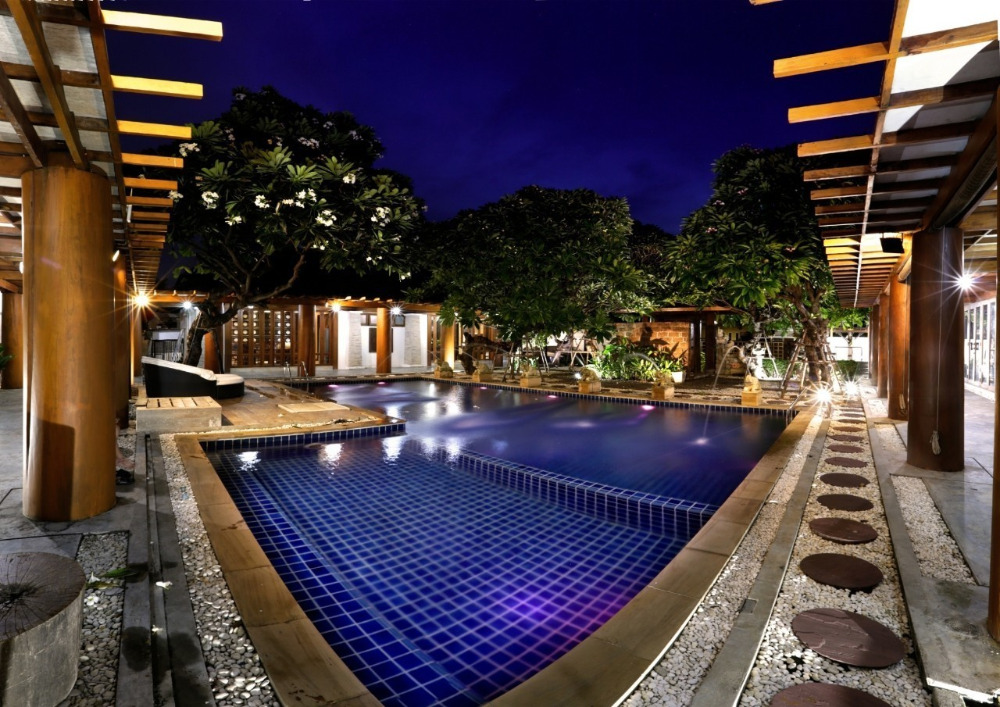 House Nuanchan (นวลจันทร์) Ramindra: 386 sqwah 1,544 sqm. 5bed 8bath 100,000,000 Am: 0656199198