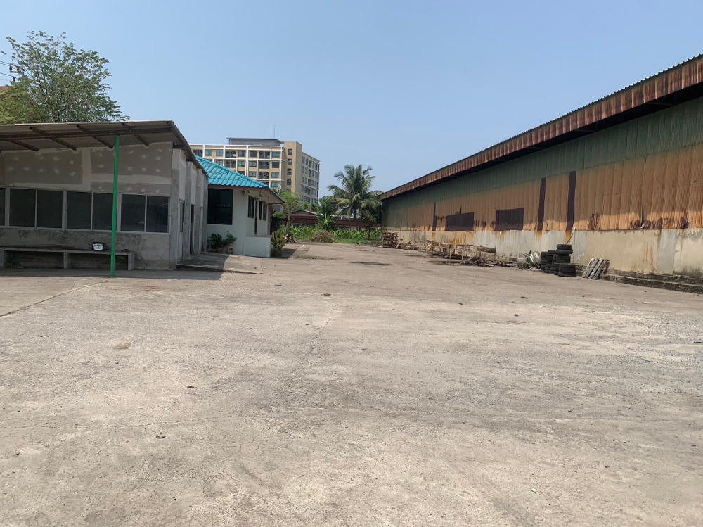 Land for sell Prachauthit 33: 28 Rai 292sqwah Sell: 839,000,000 Am: 0656199198