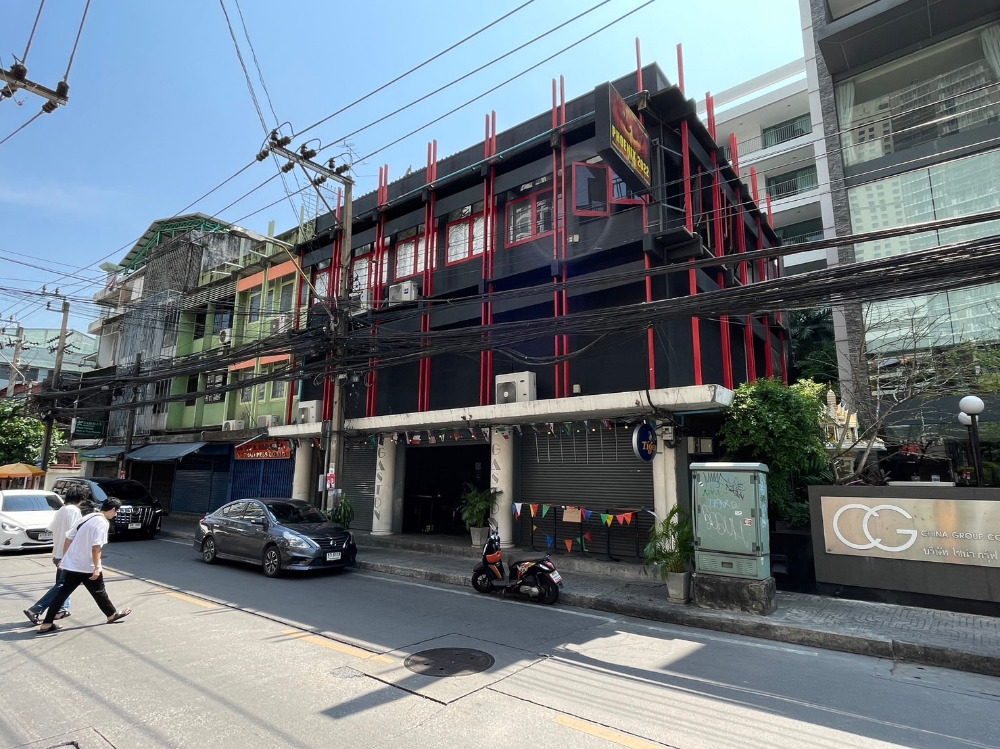 Shophouse Sukhumvit 22: 49 sqwah 792sqm. 3 storey 75,000,000 Am: 0656199198