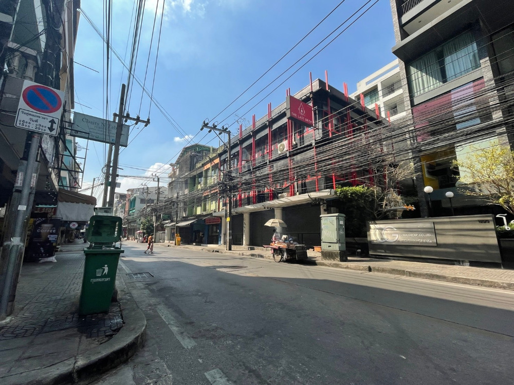 Shophouse Sukhumvit 22: 49 sqwah 792sqm. 3 storey 75,000,000 Am: 0656199198