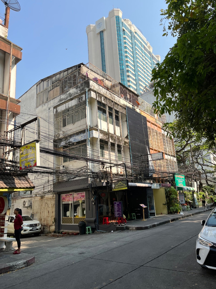 Shophouse Sukhumvit 18 for rent: 16sqwah 260sqm. 4.5storey 135,000/mth Am: 0656199198