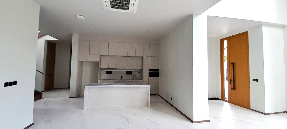 SIRANINN Residences: Pattanakarn 32 Sell: 85,000,000 Rent: 500,000 Am: 0656199198