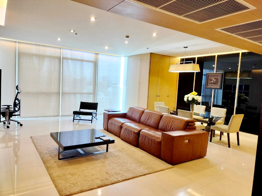 Athenee Residence 3bed rent: 3bed 3.5bath + maid 199sqm. 160,000 Am: 0656199198