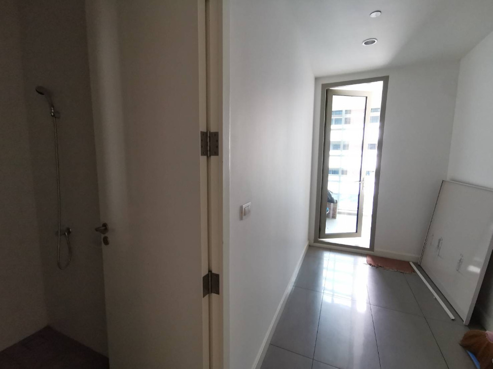 185 Rajadamri 3+1bed 4bath 225sqm. 230,000/mth Am: 0656199198