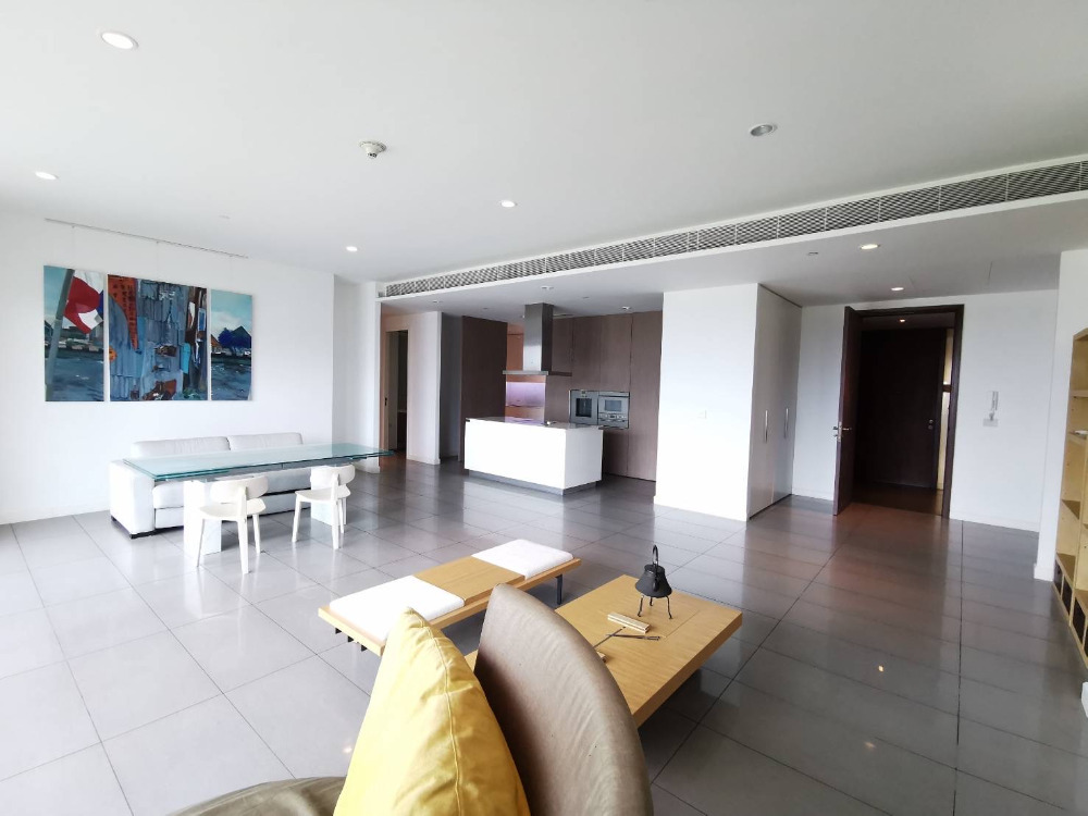 185 Rajadamri 3+1bed 4bath 225sqm. 230,000/mth Am: 0656199198