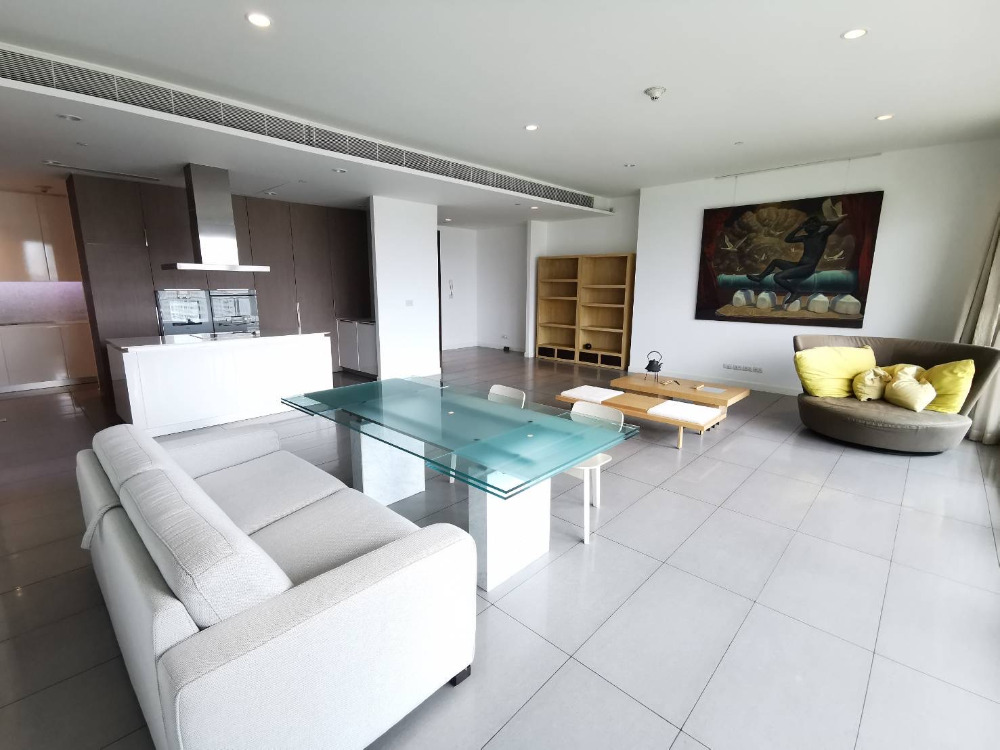 185 Rajadamri 3+1bed 4bath 225sqm. 230,000/mth Am: 0656199198