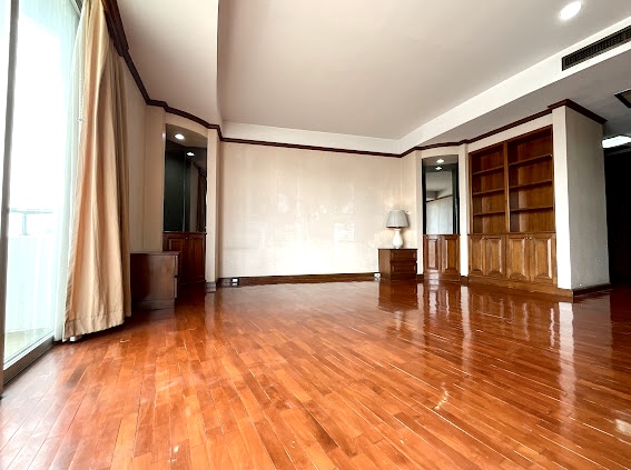 Supakarn: 273sqm. 2bed 3bath + study 24,500,000 Am: 0656199198