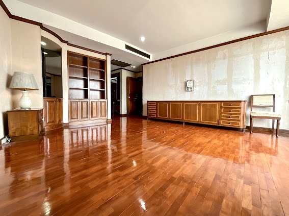 Supakarn: 273sqm. 2bed 3bath + study 24,500,000 Am: 0656199198